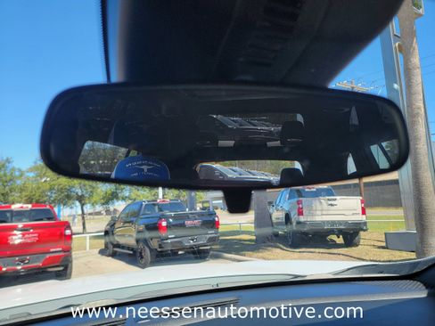 Used 2025 GMC Acadia Elevation image 28