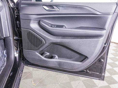 New 2025 Jeep Grand Cherokee Altitude image 37