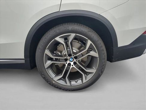 New 2026 BMW X5 xDrive50e image 10