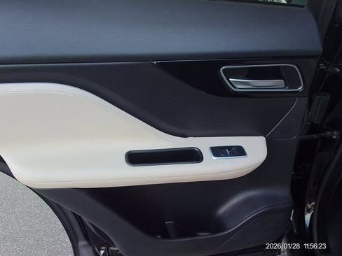 Used 2018 Jaguar F-PACE Premium image 16
