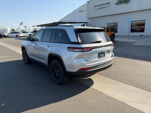 New 2026 Jeep Grand Cherokee Altitude AWD/4WD image 5