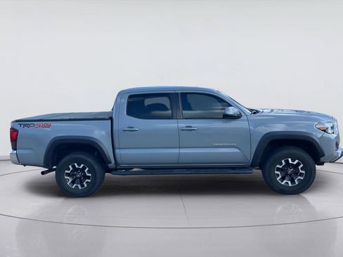 Used 2019 Toyota Tacoma TRD Off-Road AWD/4WD image 6