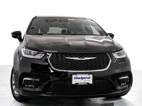 New 2026 Chrysler Pacifica Select AWD/4WD image 3