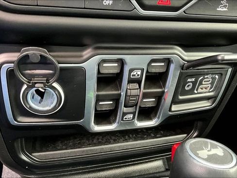 Used 2021 Jeep Wrangler Unlimited Sahara image 33