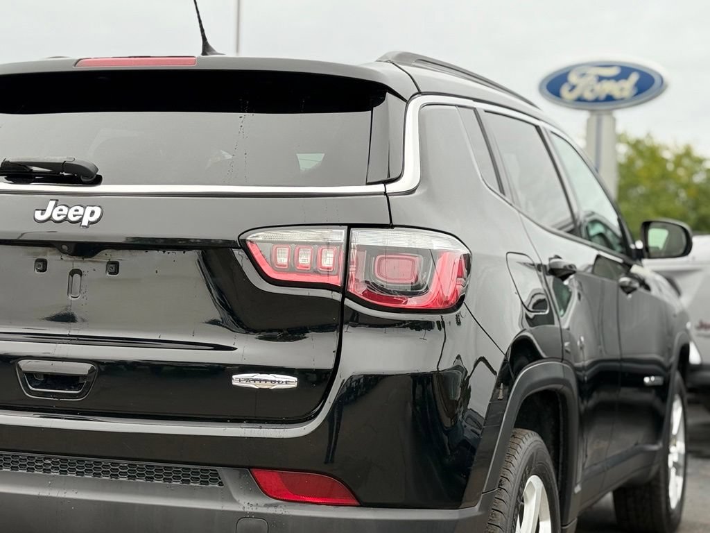 Used 2018 Jeep Compass Latitude w/ Cold Weather Group AWD/4WD image 30