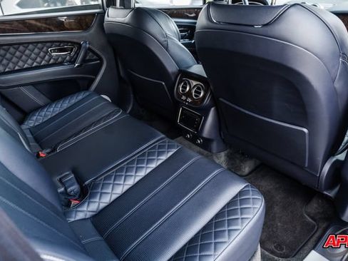 Used 2017 Bentley Bentayga AWD/4WD image 82