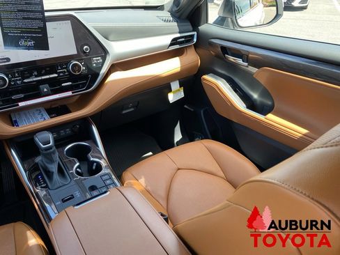 New 2026 Toyota Highlander Platinum AWD/4WD image 28