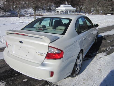 Used 2009 Subaru Legacy 2.5i Limited image 3