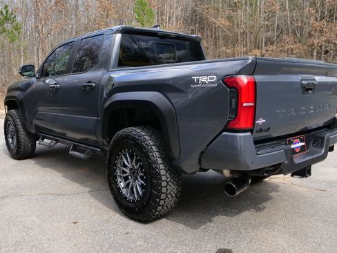 Used 2024 Toyota Tacoma TRD Off-Road w/ TRD Off Road Premium Package image 25