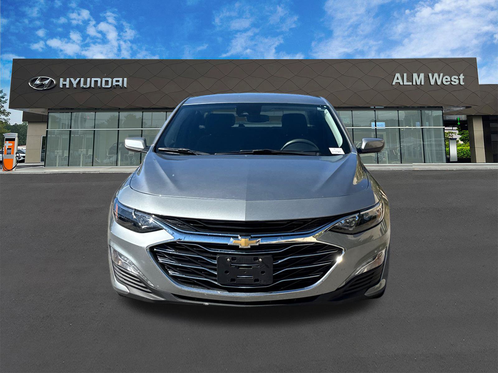 Used 2025 Chevrolet Malibu LT FWD image 2
