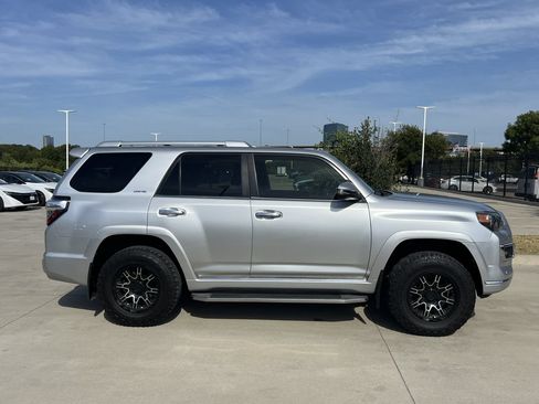 Used 2020 Toyota 4Runner Limited RWD image 3