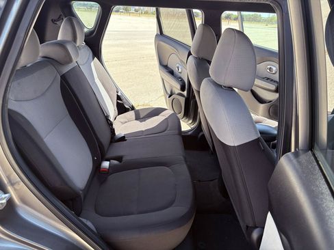 Used 2019 Kia Soul FWD image 27