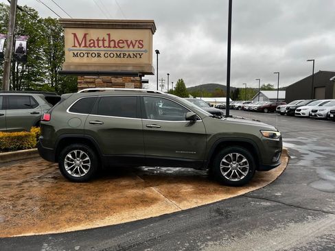Used 2020 Jeep Cherokee Latitude Plus AWD/4WD image 4