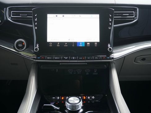 Used 2023 Jeep Wagoneer 4WD w/ Premium Group I image 21