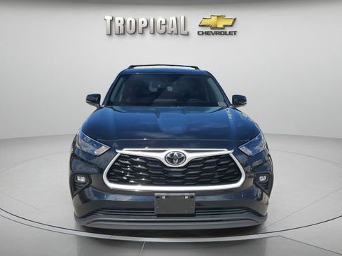 Used 2023 Toyota Highlander LE image 2