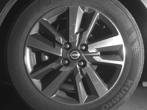 Used 2025 Nissan Versa SV image 12