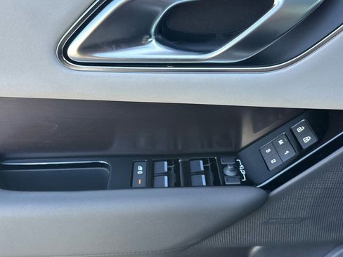 New 2026 Land Rover Range Rover Velar Dynamic SE image 13