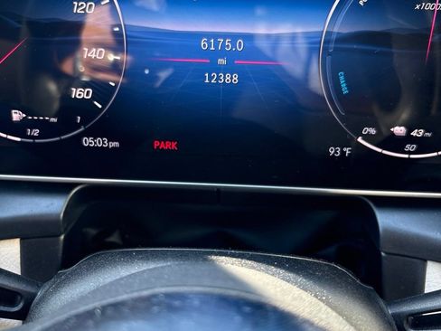 Used 2025 Mercedes-Benz GLC 350e 4MATIC image 11