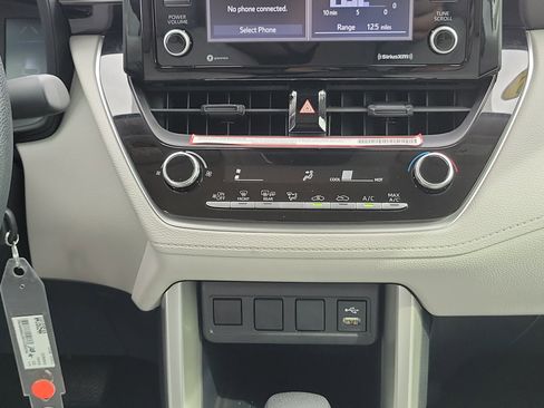 Used 2022 Toyota Corolla Cross L FWD image 18