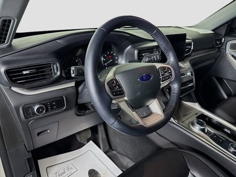 Used 2023 Ford Explorer XLT w/ Equipment Group 202A image 9