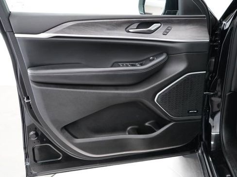 Used 2022 Jeep Grand Cherokee Limited 4xe image 9