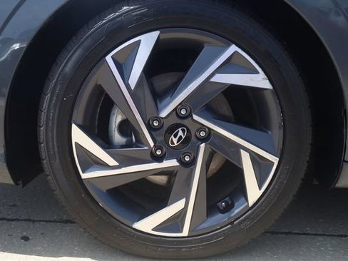 Used 2025 Hyundai Elantra SEL FWD image 7