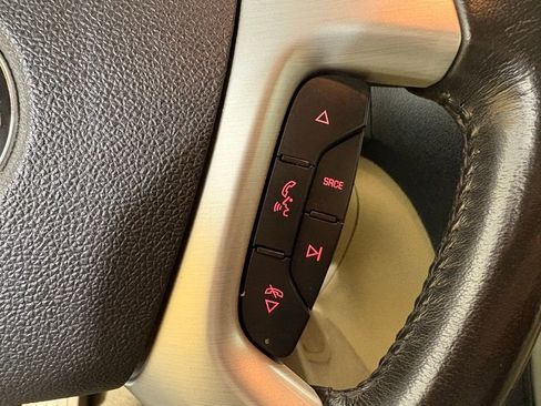 Used 2011 GMC Acadia SLT image 24