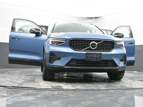 Used 2024 Volvo XC40 B5 Core image 65
