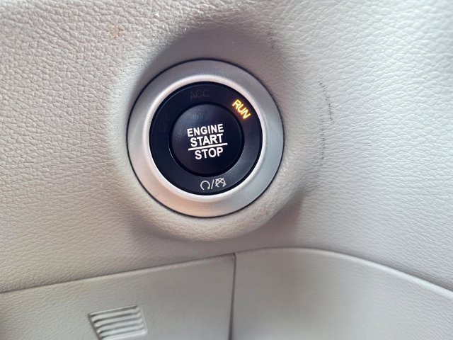 Used 2023 Chrysler Pacifica Touring-L FWD image 18