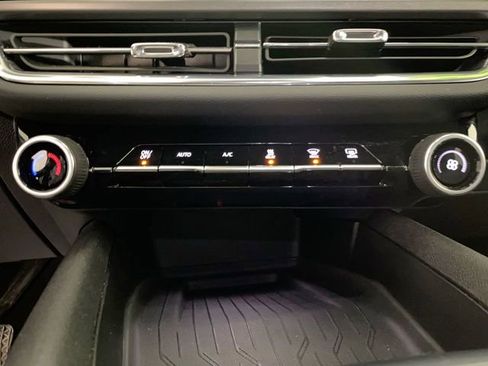 Used 2025 Chevrolet Equinox EV LT image 32