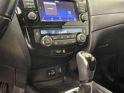 Used 2018 Nissan Rogue SV FWD image 17