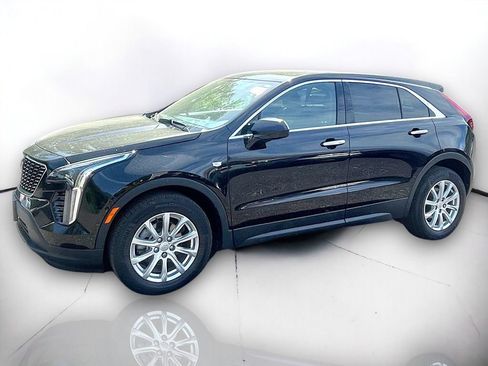Used 2021 Cadillac XT4 Luxury w/ Cold Weather Package AWD/4WD image 2