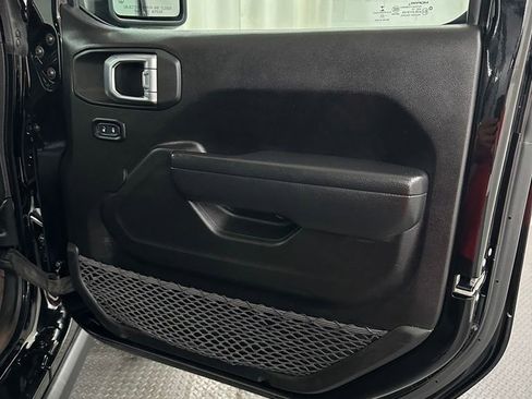 Used 2022 Jeep Wrangler Unlimited Sport image 39