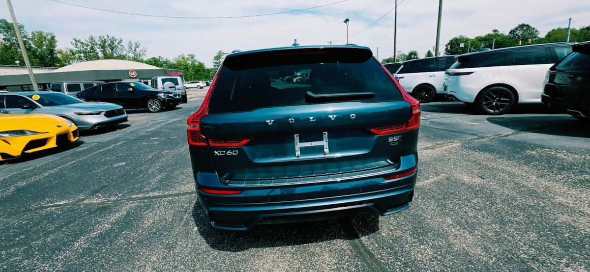 Used 2024 Volvo XC60 B5 Plus w/ Protection Package Premier AWD/4WD image 5
