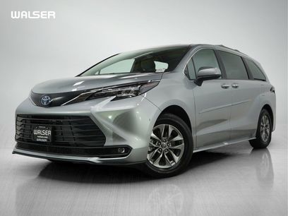 Used 2025 Toyota Sienna XLE