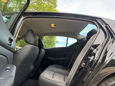 Used 2025 Nissan Altima 2.5 SV FWD image 25
