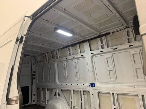 Used 2020 Mercedes-Benz Sprinter 2500 image 18