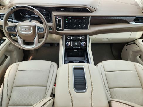 Used 2023 GMC Yukon Denali w/ Denali Reserve Package image 9