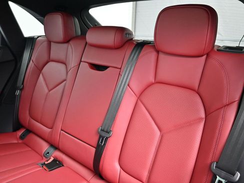 Certified 2026 Porsche Macan image 6