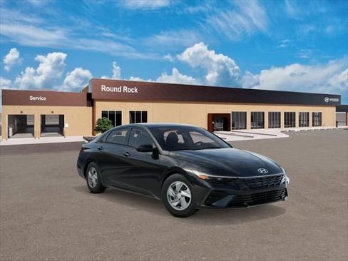 New 2026 Hyundai Elantra SE image 2