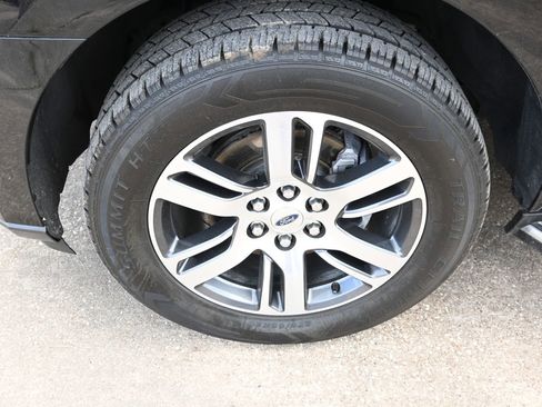 Used 2023 Ford Expedition Limited image 2