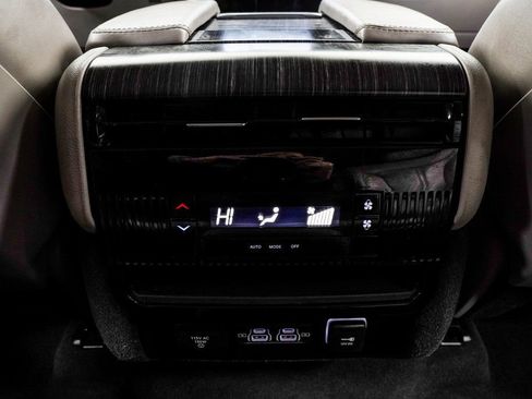 Used 2024 Jeep Wagoneer L Series II w/ Flexible Seating Group image 20