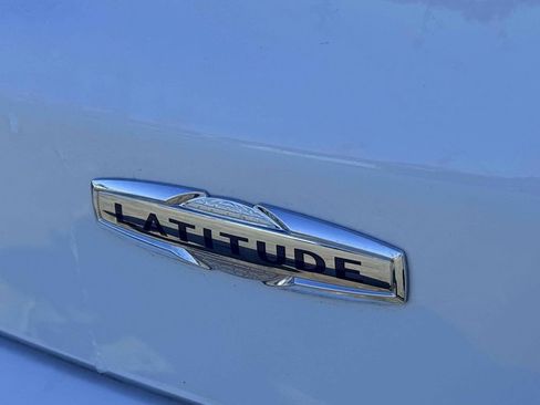 Used 2024 Jeep Compass Latitude image 9