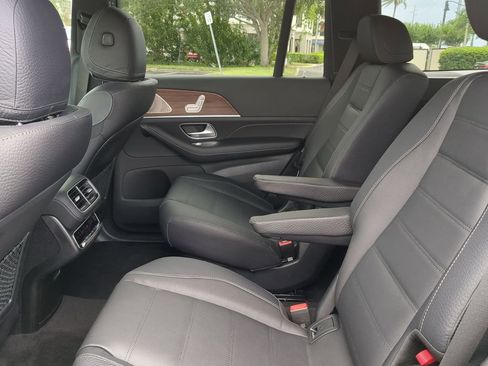 Used 2023 Mercedes-Benz GLS 450 4MATIC image 11
