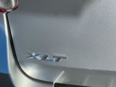 Used 2020 Ford Explorer XLT image 33