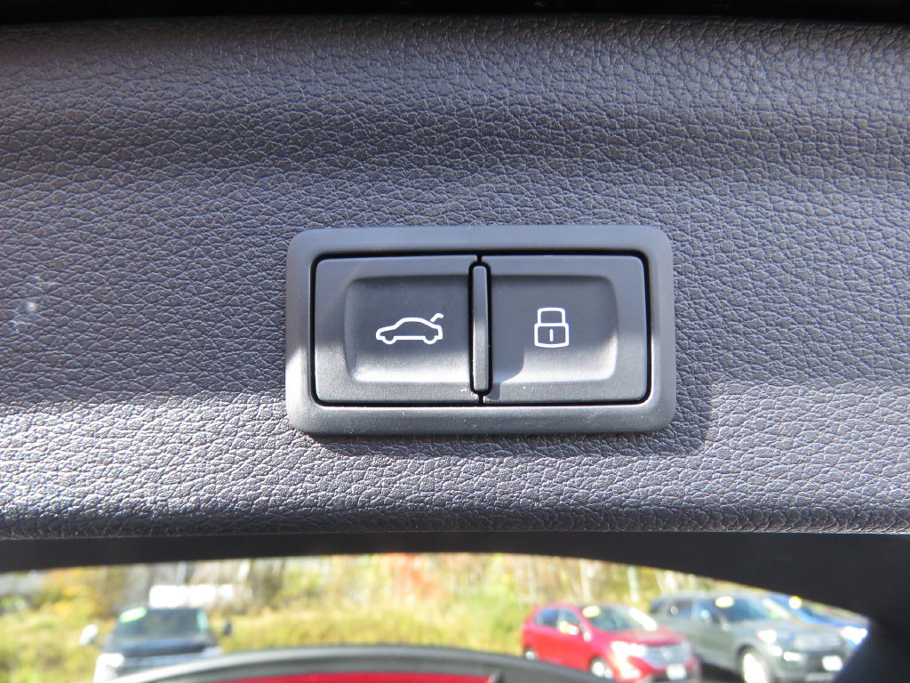 Used 2020 Audi Q3 2.0T Premium AWD/4WD image 18