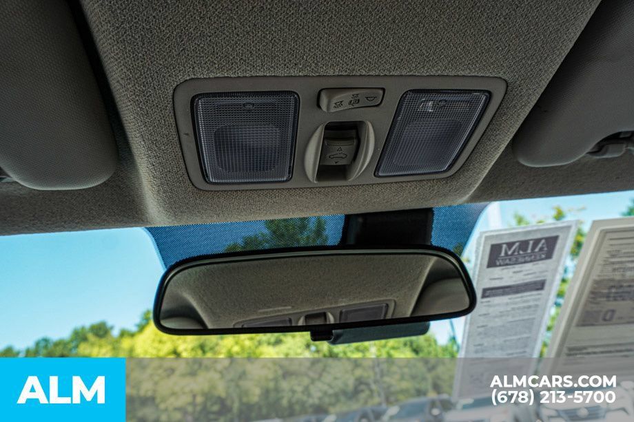 Used 2025 Hyundai Venue SEL FWD image 32
