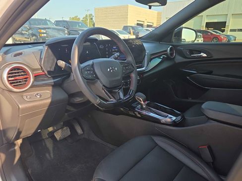 Used 2025 Chevrolet Trax RS w/ Sunroof Package FWD image 10
