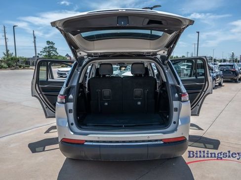 Used 2023 Jeep Grand Cherokee L Limited AWD/4WD image 17