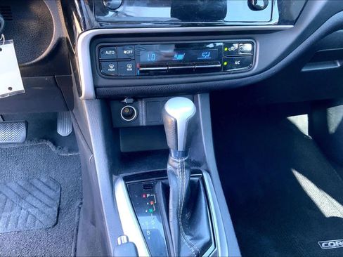 Used 2019 Toyota Corolla LE FWD image 31